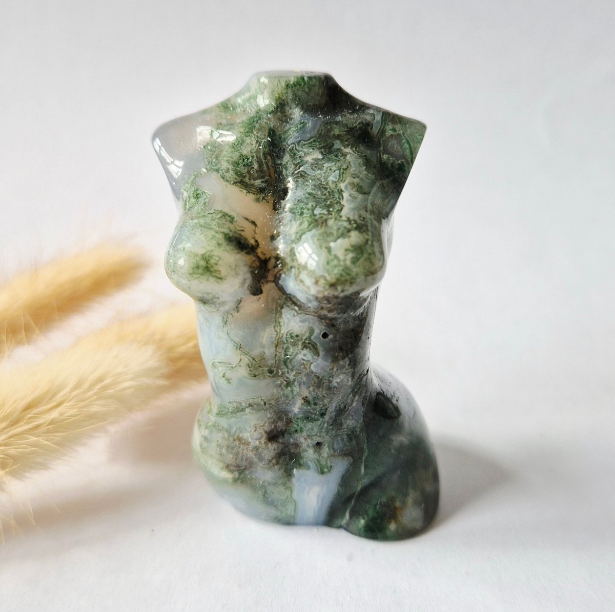 Moonlight Gemstones Mosagaat vrouwenbeeldje 8 cm (#48) – handgeslepen edelsteen carving Groen