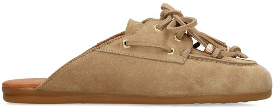 Mule en daim beige clair avec lacets, franges, doublure en cuir et semelle en caoutchouc.