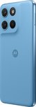 Achterkant van de blauwe Motorola Moto G17 Power telefoon met dubbele camera en Motorola logo.