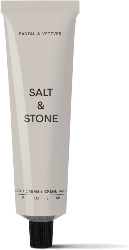 Lichte beige tube handcrème van Salt & Stone, Santal & Vetiver. Zwarte dop, 60ml.