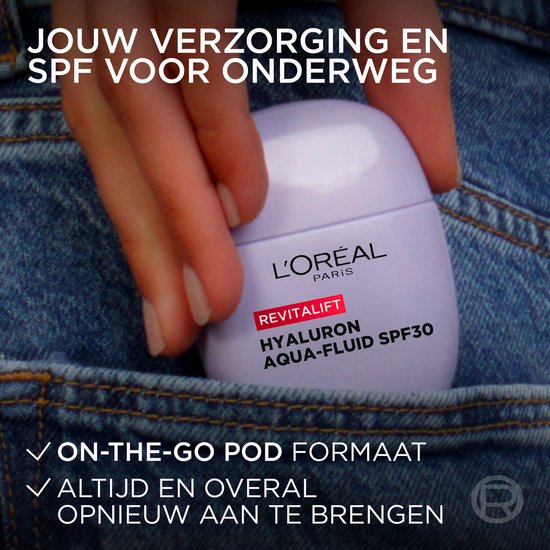 L'Oréal Revitalift Hyaluron Aqua-Fluid SPF30 in een paars flesje, in een jeanszak.