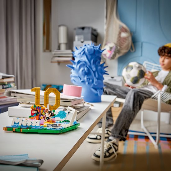 LEGO Editions Lionel Messi – Moments de Football Ensemble de Construction et Décoration de Chambre d'Enfant - 43011