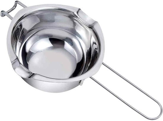 Zilverkleurige RVS smeltkom met lange steel en beugels.