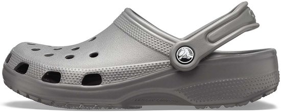 Sabot Crocs gris vu de côté avec bride réglable et perforations.