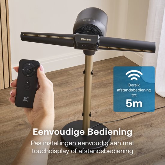 Zwarte en goudkleurige FlexBlade ventilator met afstandsbediening die tot 5m bereik heeft.