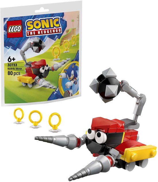 Een LEGO Badnik Skorp in rood en zwart met grijze grijper en gepantserde staart. Drie gouden ringen ernaast.