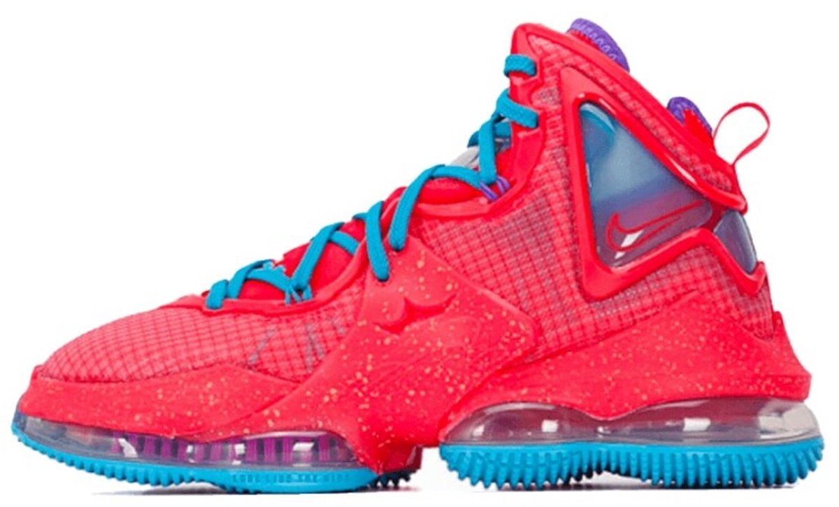 Nike Lebron XIX ‘King’s Crown’ Sneakers Unisex Roze