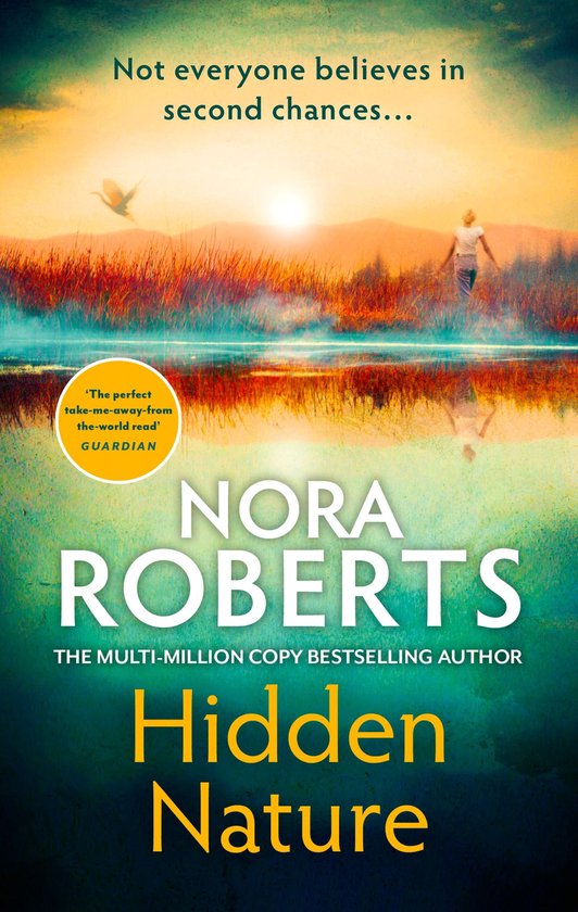 Boek kaft met landschap, zonsondergang, vogel en vrouw. Titel: 'Hidden Nature' in gele letters. Nora Roberts, bestsellerauteur.
