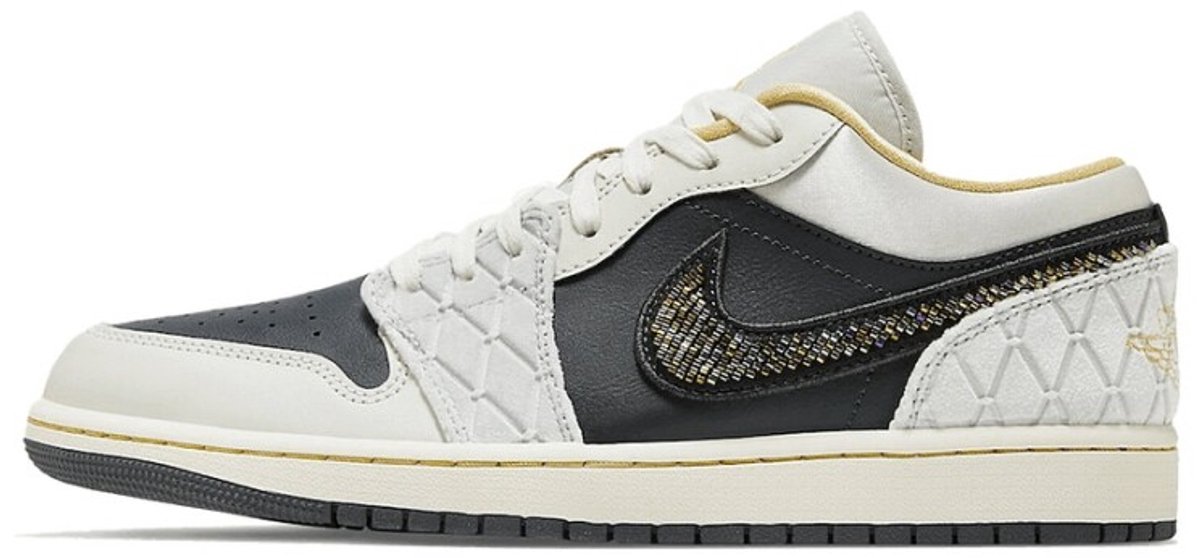 Air Jordan 1 Low Beaded Swoosh - Maat 41