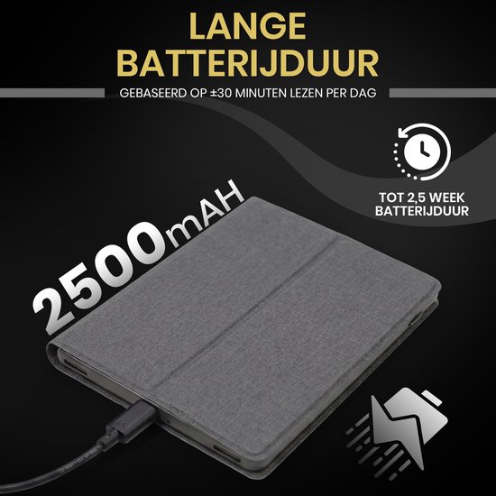 Grijze e-reader met hoes, aangesloten op oplader. Biedt 2500mAh en 2,5 weken batterijduur.