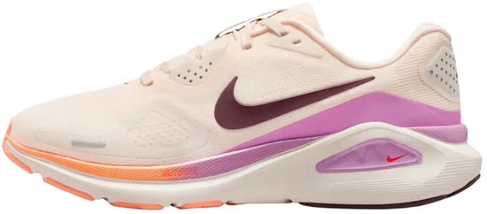 Nike structure 26 in de kleur wit.