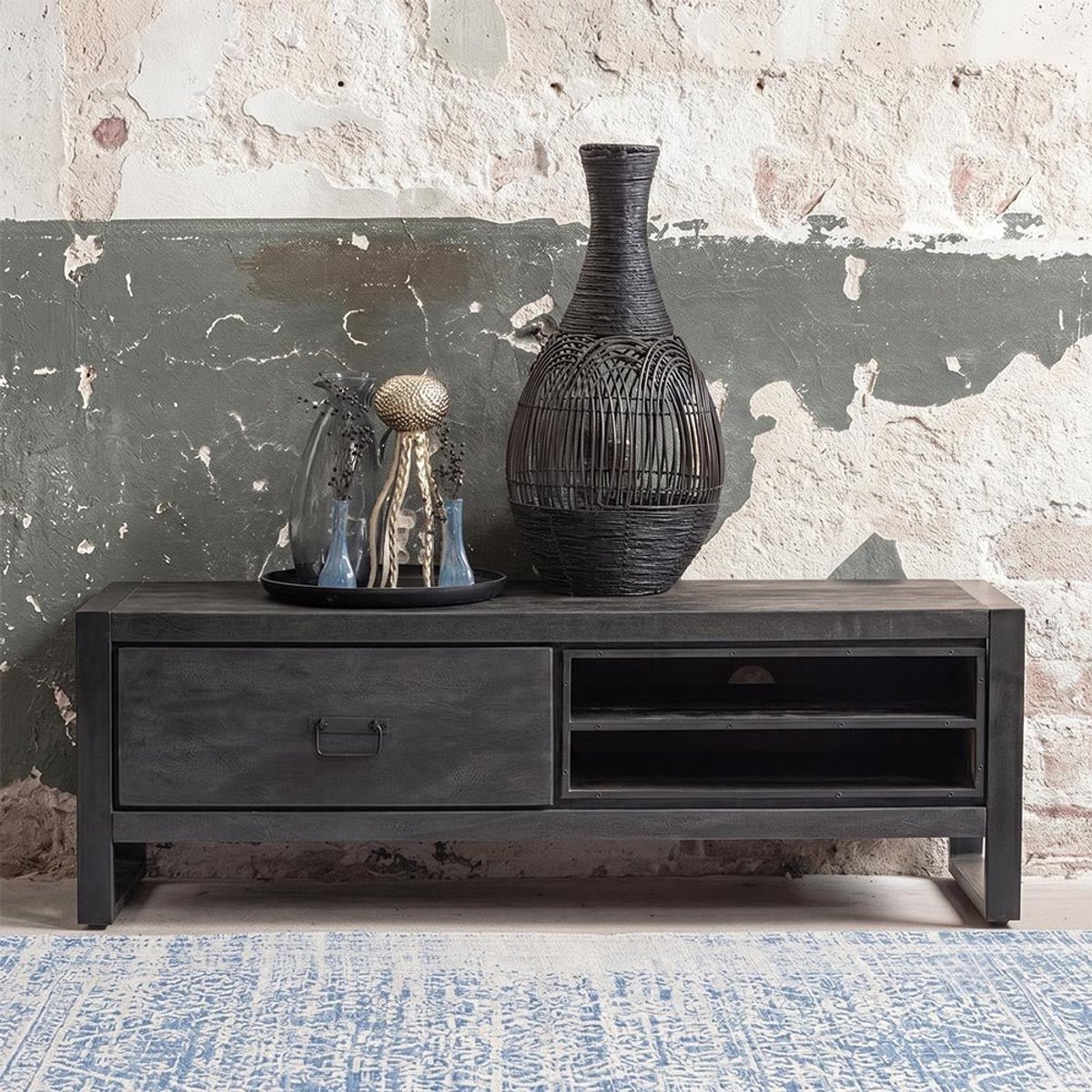 Mangohouten TV meubel Stockton Black 130 cm Mahom Industrieel - TV Meubel van Mangohout & Metaal - Industriële TV Meubel