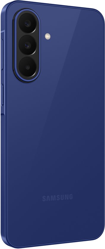 Blauwe Samsung Galaxy A27 5G smartphone, achterkant gedraaid.