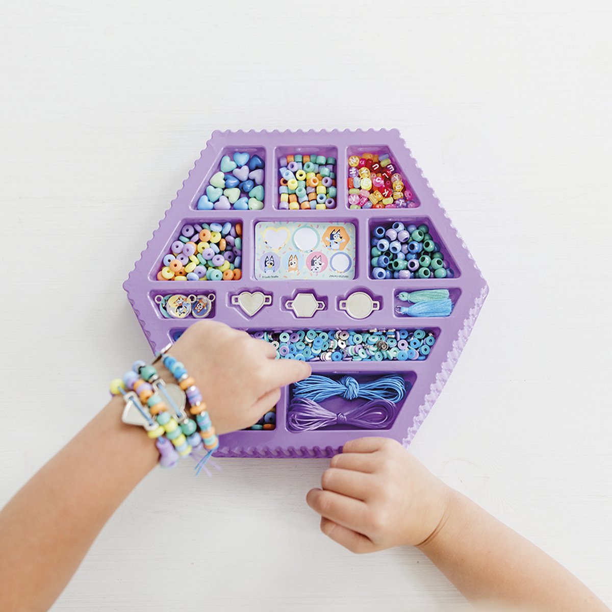 Gabby's Poppenhuis Totum kralen set 1500 delig | armbandjes maken speelgoed meisjes vanaf 3 jaar | knutselset sieraden maken creatief speelgoed Gabby's Dollhouse cadeau tip — afbeelding 7