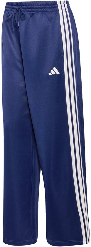 Donkerblauwe trainingsbroek met de iconische witte Adidas strepen op de zijkanten en een Adidas logo.
