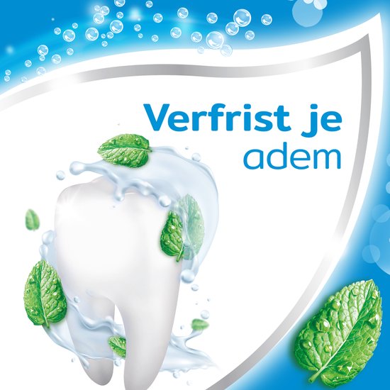 Illustratie van een tand met water en muntblaadjes. 'Verfrist je adem' tekst.