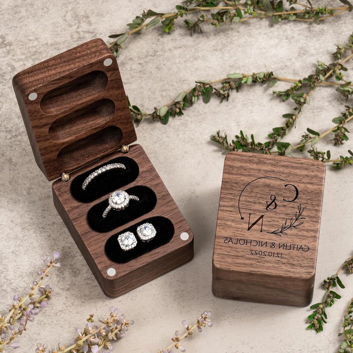 Houten Ringendoos - Verlovingsdoos - Bruiloft - Gepersonaliseerd - Houdt 3 ringen - Bruin