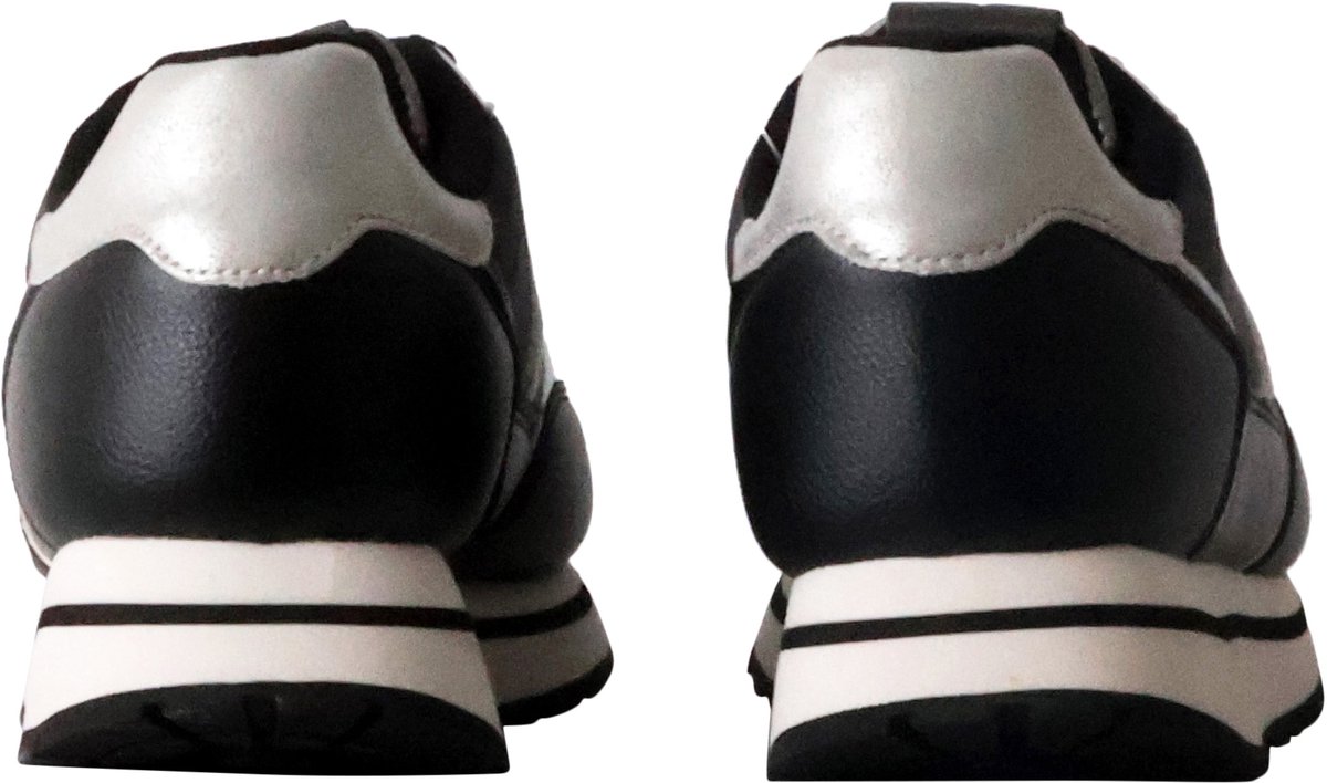 Lage sneakers met veters