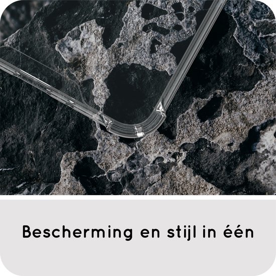 Close-up van de hoek van een doorzichtige FlexImpact Case op een steen, die bescherming en stijl combineert.