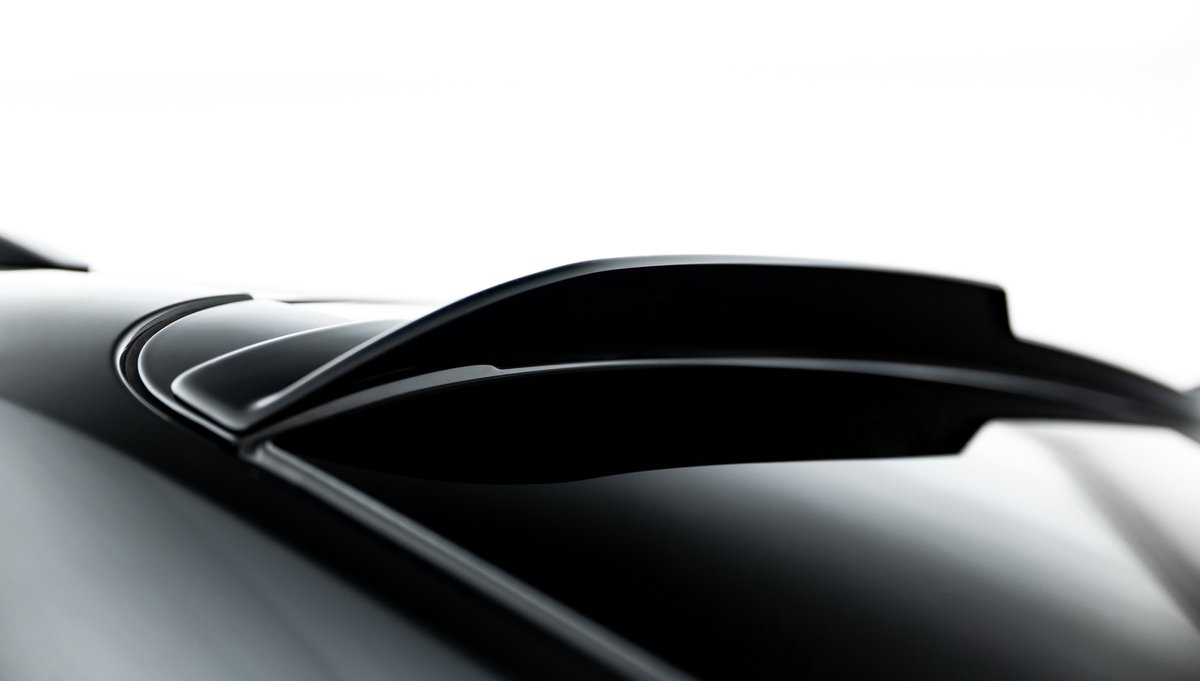 Maxton Design Porsche Macan EV Upper Spoiler Cap Achterklep Glans Zwart PO-MA-EV-1-CAP1G