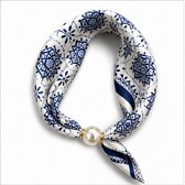 HS Parelsjaal - Blauw Wit Ornamentprint - Magnetische Parelsluiting