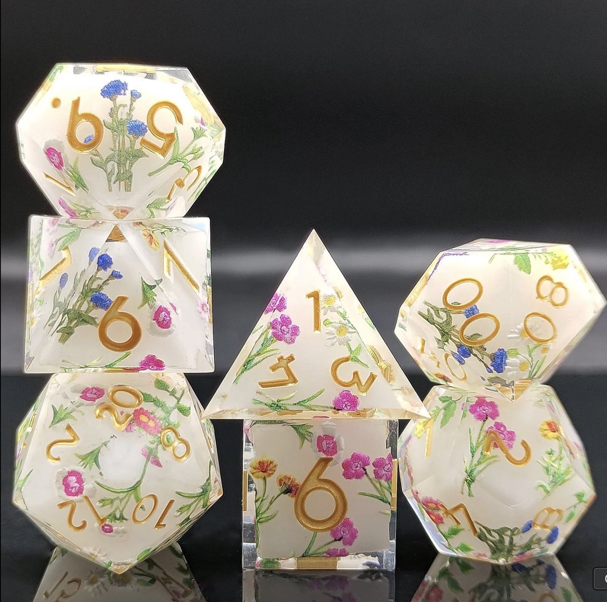 Joya Dice® Polydice Dobbelsteen Set geschikt voor rollenspellen zoals Dungeons and Dragons D&D DnD | Dobbelstenen Set | Dice Set | Resin 7 Stuks Set | Incl. Luxe Opbergdoos | Blossom Meadow