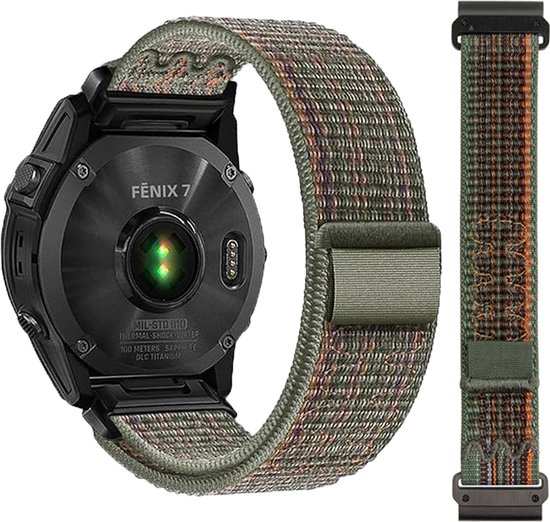 Groen en oranje camouflage nylon bandje, passend aan een Fenix 7 smartwatch.