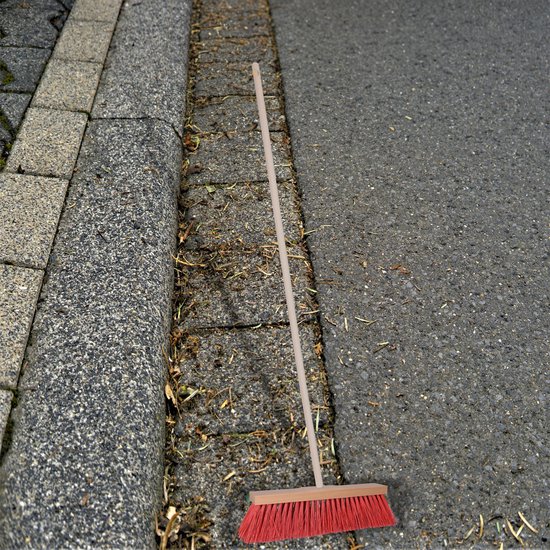 Brumag Straatbezem Budget line voor buiten terras tegels en klinkers - Harde bezemkop 40 cm breed - Houten steel van 120 cm van Brumag — afbeelding 4