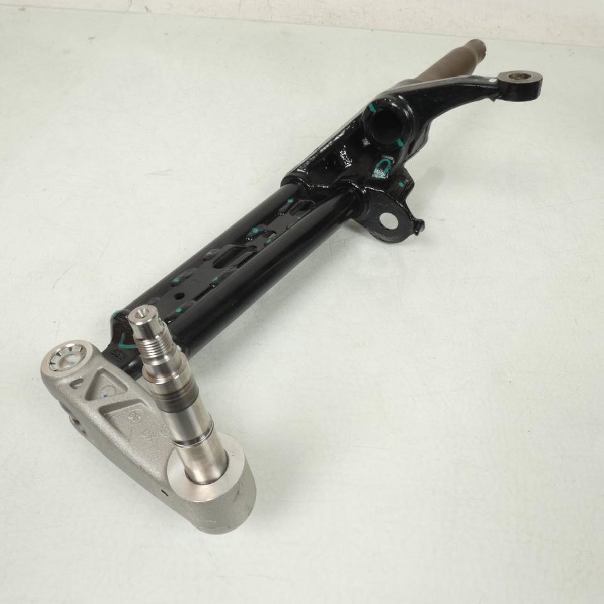 Fourche bras de direction droit pour scooter Piaggio 400 MP3 6504255 Neuf