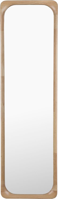Een staande, smalle rechthoekige spiegel met een lichte houten lijst.