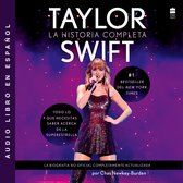 Taylor Swift in een glinsterende jurk zingt in een microfoon, met de tekst 'Taylor Swift La Historia Completa' en '#1 Bestseller'.