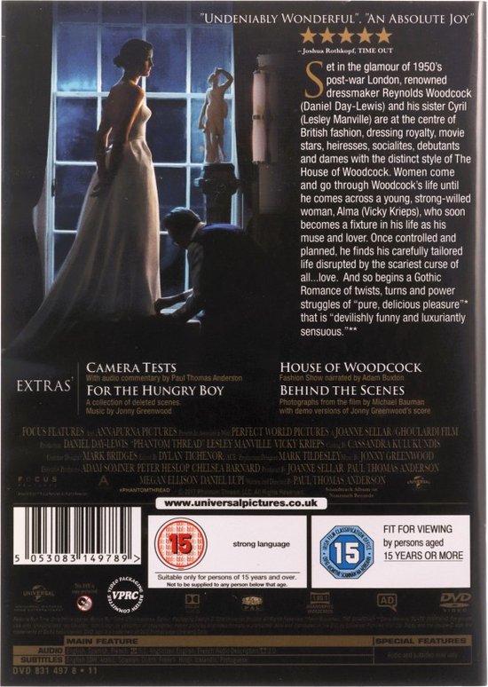 Achterkant DVD 'Phantom Thread'. Een vrouw in trouwjurk staat bij een raam. Bevat bonusmateriaal en filminfo.