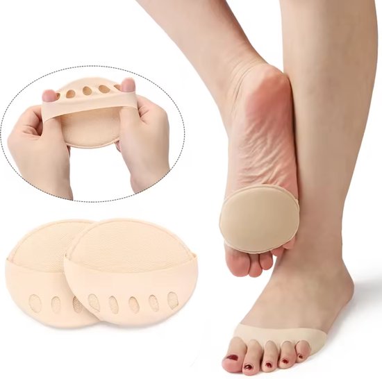 Twee nude voorvoetpads op de grond, één is zichtbaar op de voet van een persoon.
