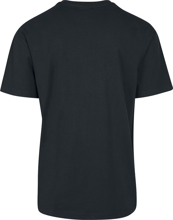 Zicht op de achterkant van een zwart Urban Classics oversized T-shirt.