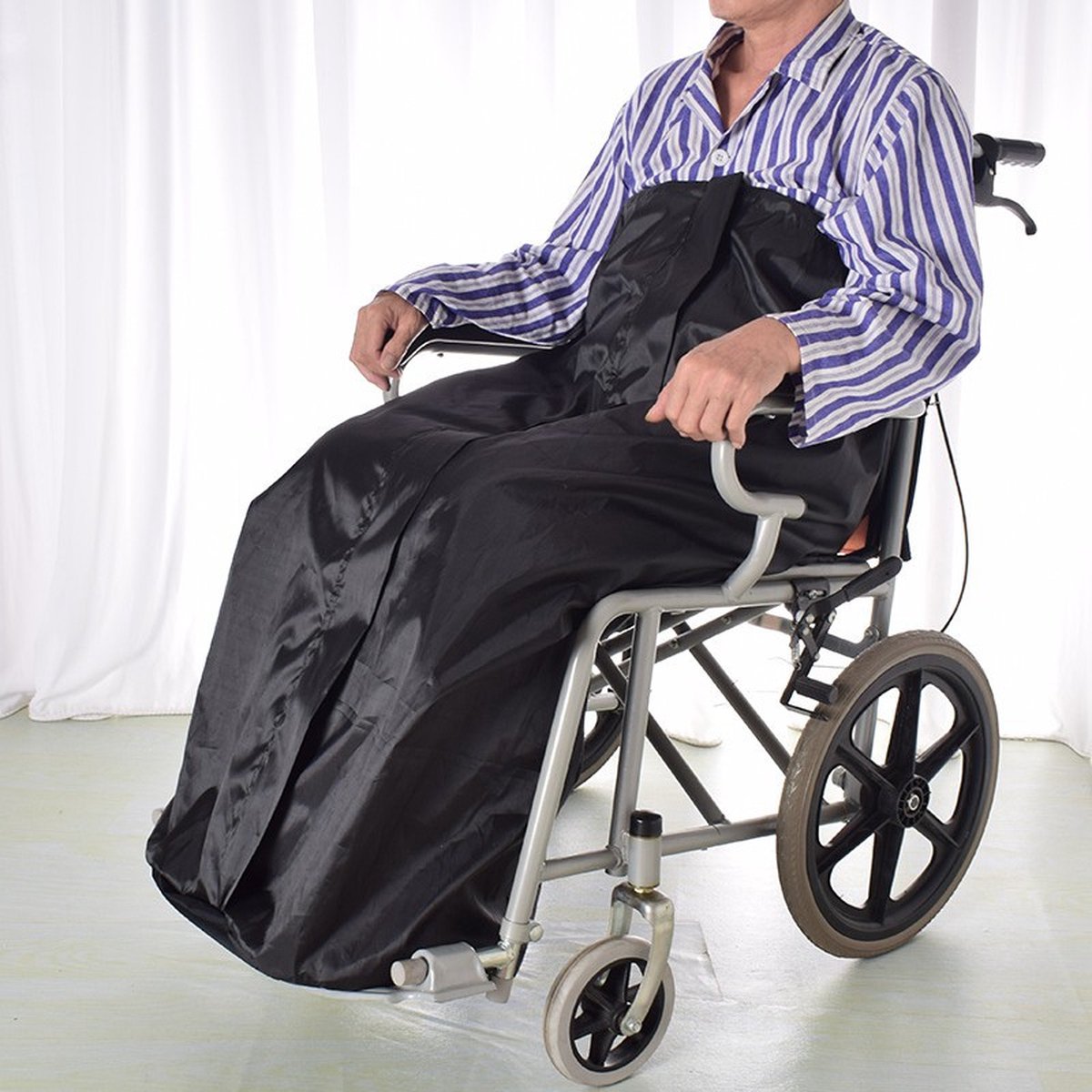 Goedkoopste Rolstoel Deken Voetenzak - Waterdicht & Warm - Met Binnenzak & Rits - Rolstoelkussen - Rolstoel Deken - Bedekt Benen en Onderlichaam - Rolstoel Voetenzak - zwart - 120 65cm - 210D Oxford-doek