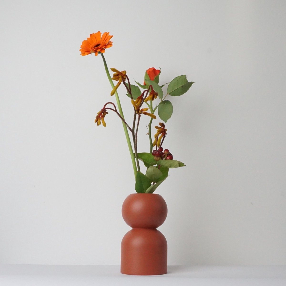LEMON LILY Houten Vaas 'Low' – Terra – Ø 8,5 × 14 cm – Inclusief Glazen Buisje – Handgemaakt Design vaas