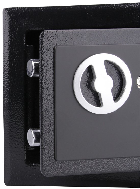 Close-up van de zwarte kluisdeur met een zilverkleurig wielslot en twee zilveren bouten.