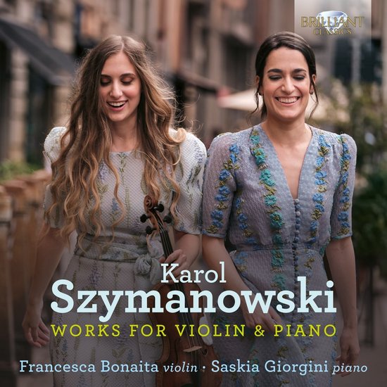 Twee lachende vrouwen in jurken, een met een viool, voor de cd "Karol Szymanowski Works for Violin & Piano".