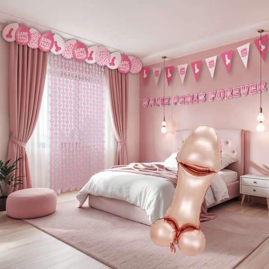 Chambre décorée de guirlandes roses, de ballons et de confettis en forme de pénis. Un ballon rose en forme de pénis est sur le lit.