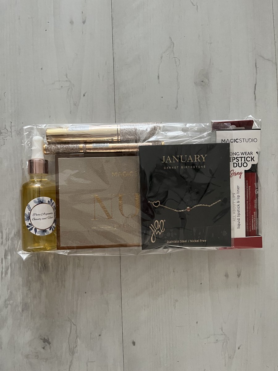 Make-up Cadeauset Nude – Oogschaduw, Lipstick, Lipliner, Beauty Olie & Armband- dames geschenkset- cadeau dames- dames giftset- cadeauset dames- argan olie- cadeau voor haar