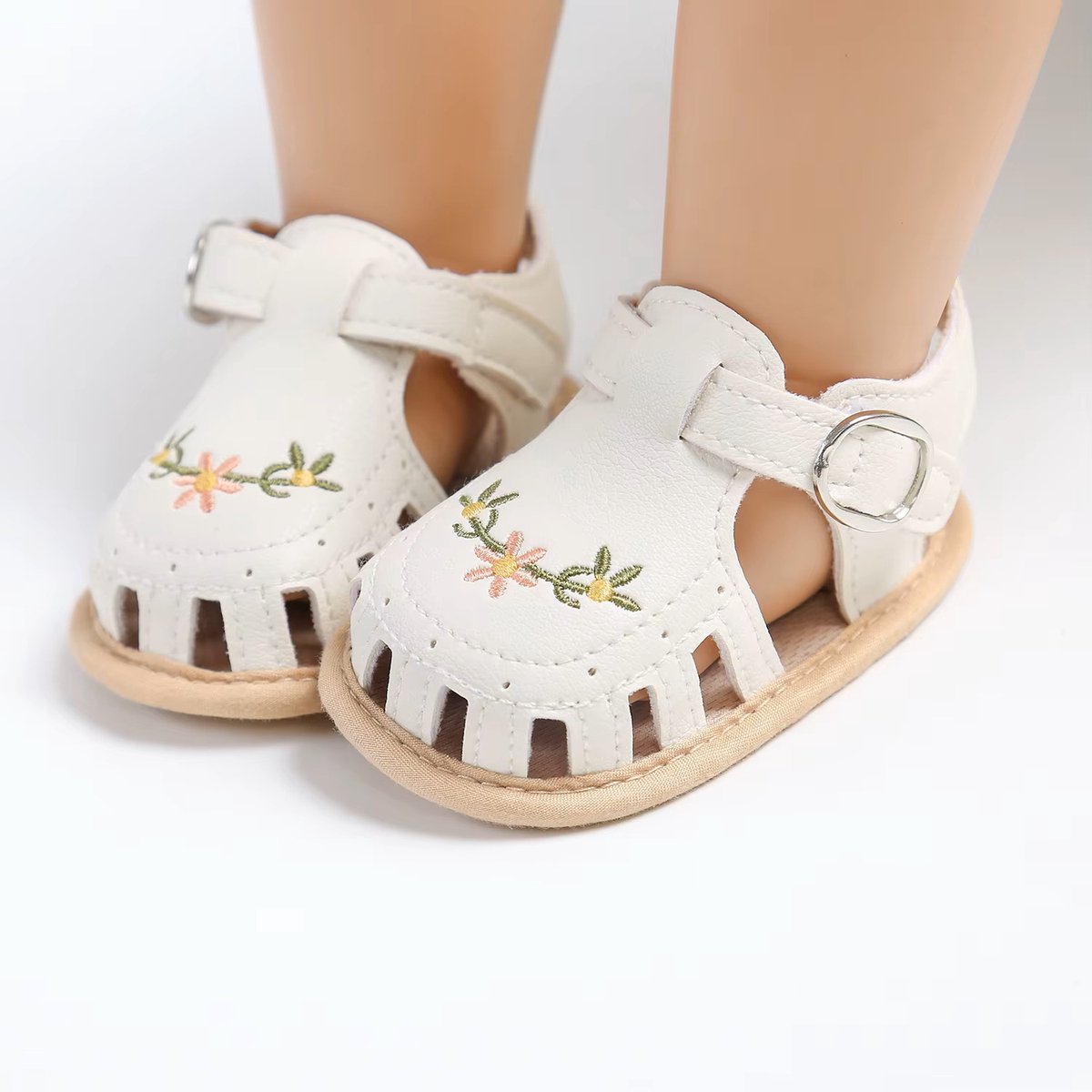 Ukkie Slofjes Babysandalen Grace Wit Maat 17 - meisjes - klittenband - geborduurd - zomer - 4-9 maanden - anti slip - open hiel