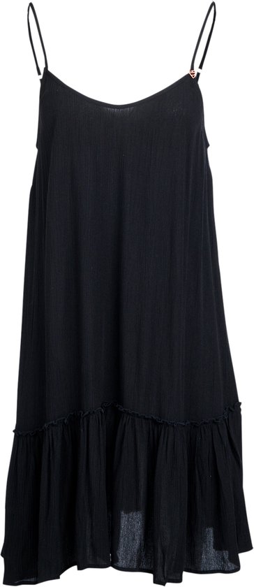 Robe noire à fines bretelles et bordure à volants.