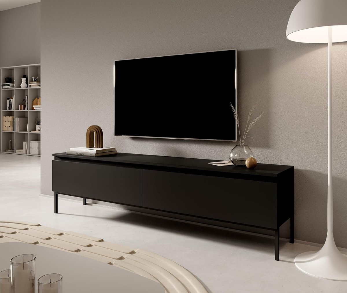 TV-meubel modern – Urbanhome Bemmi TV-kast 150 cm – Zwarte poten – Sideboard / televisietafel voor woonkamer – Luxe mat zwart