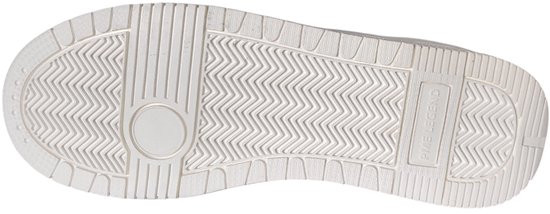 De onderkant van een witte sneaker met een profiel en de tekst PME LEGEND.
