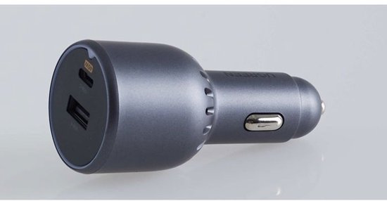 Grijze UGREEN autolader met twee USB-poorten, USB-A en USB-C.