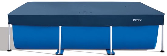 Donkerblauw Intex afdekzeil over een rechthoekig zwembad, gefotografeerd op een witte achtergrond.