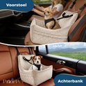 Collage van twee afbeeldingen: een chihuahua in een beige autostoel op de passagiersstoel, en een Jack Russell terriër op de achterbank.