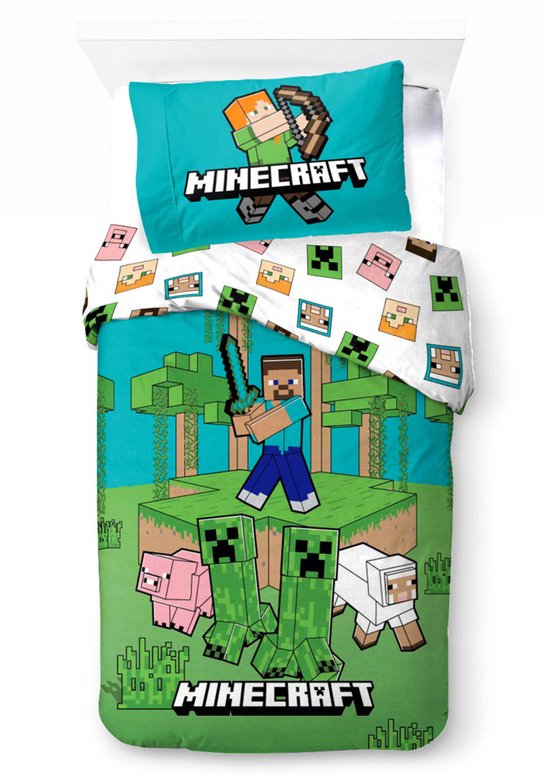 Dekbedovertrek met Minecraft-personages Steve en Alex, Creepers, een varken en een schaap in een groene jungle. Kussensloop met 'Minecraft' logo.