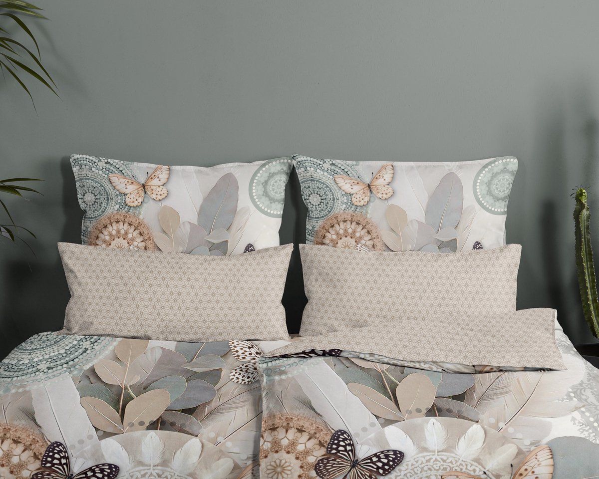 HIP kussensloop mandala�s met veren en vlinders - 40x80 cm - Zand - 100% Katoen satijn