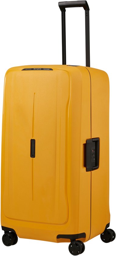 Gele Samsonite koffer met uittrekbaar handvat, zwart handvat en cijferslot.